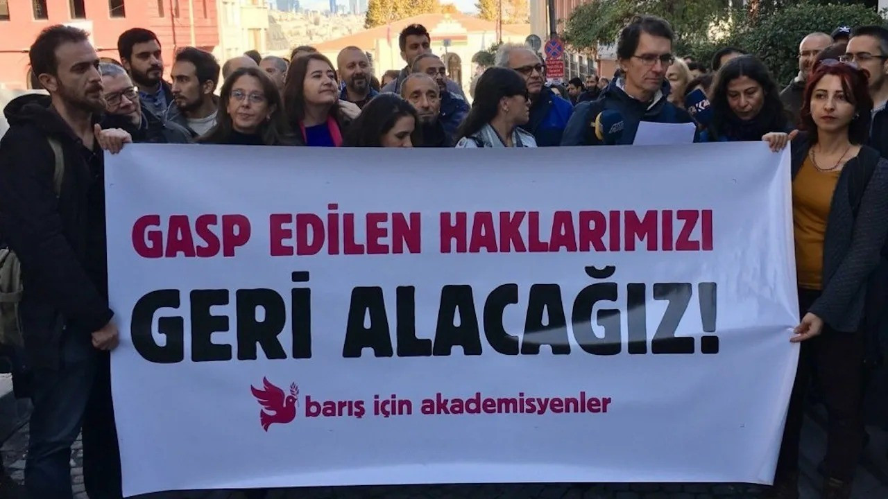 ‘Barışla herkes kazanırsa Barış Akademisyenleri neden ceza çekiyor?’